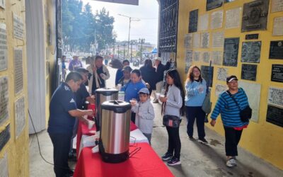 Cementerio General de Xela ofrece café y pan a visitantes y trabajadores previo al Día de Todos los Santos