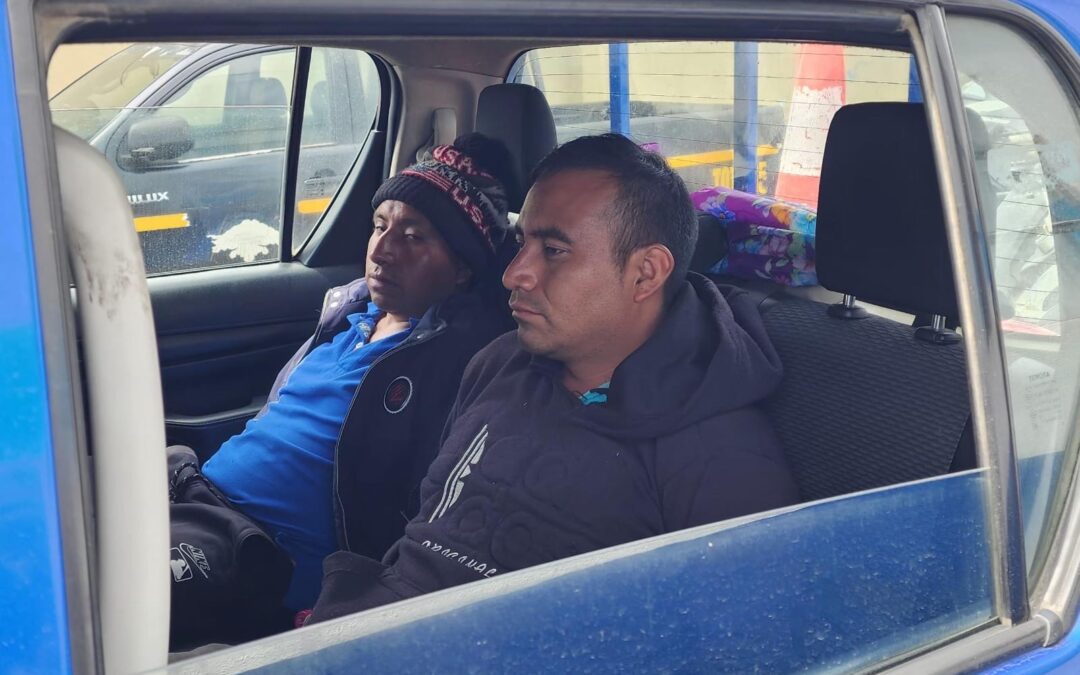 Capturan a dos hombres por extorsionar a una mujer en Momostenango, Totonicapán