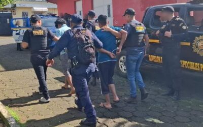 Arrestan a hermanos por homicidio