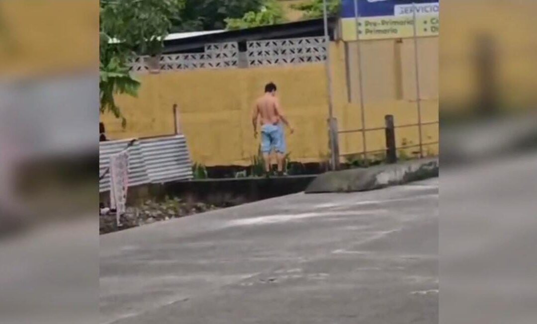 Hombre grabado cuando lanza a tres perros a un río en Retalhuleu