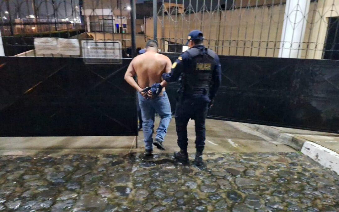 PNC captura a ebrio por dispararle a un hombre