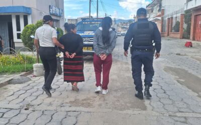 Detienen en Salcajá a madre e hija por robo de trajes típicos