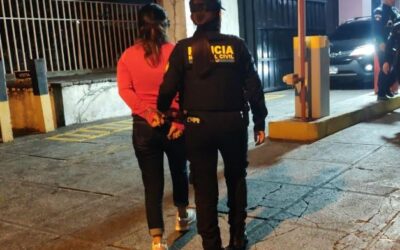 Arrestan a pareja por el asesinato de una mujer