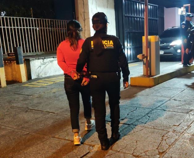 PAREJA DETENIDA