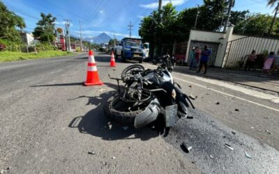 Motorista herido de gravedad al impactar contra un camión