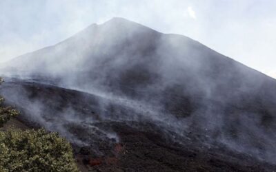 Monitorean actividad de los volcanes Santiaguito y Pacaya