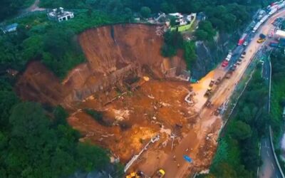 Evalúan reanudar búsqueda en derrumbe de ruta a El Salvador