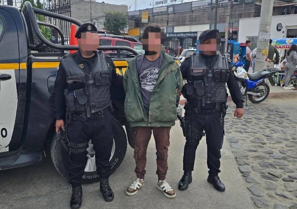 Capturan a hombre con droga en La Esperanza, Quetzaltenango