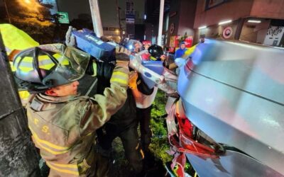 Accidente en Calzada Roosevelt deja dos heridos