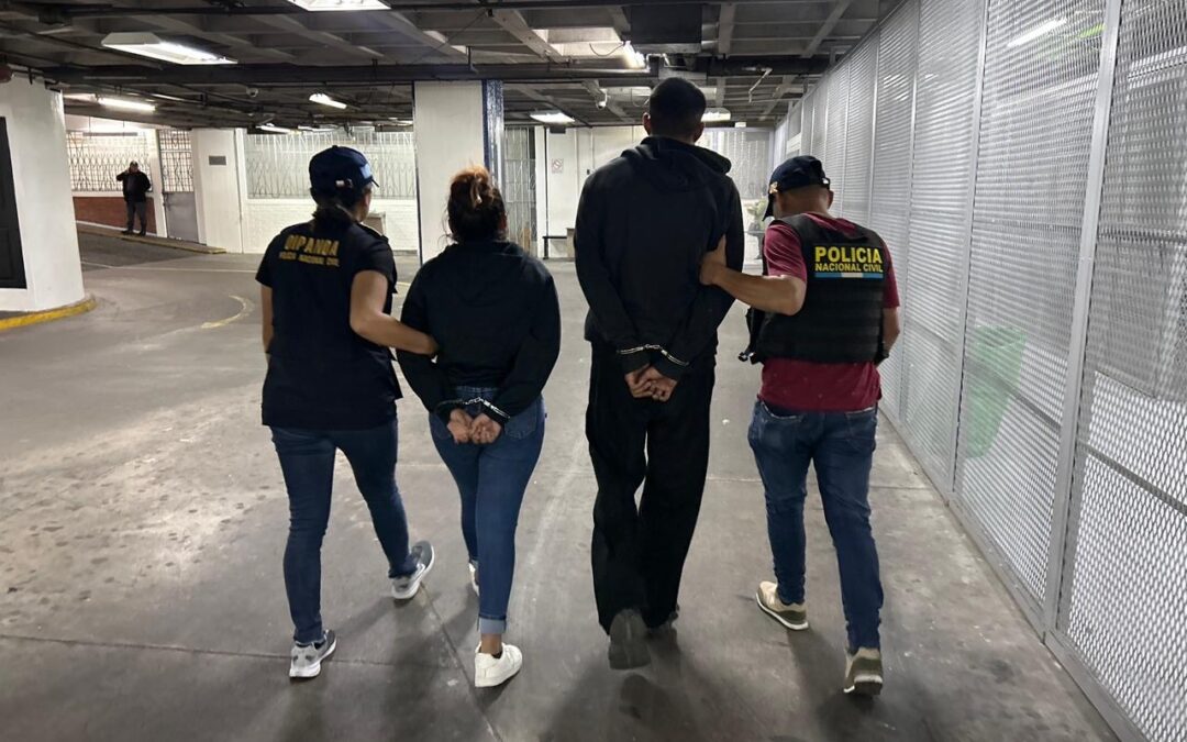 Capturan a pareja de extorsionistas de la mara 18 en zona 21 de la capital