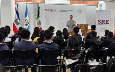 Estudiantes y líderes juveniles de Xela visitan el Consulado de México