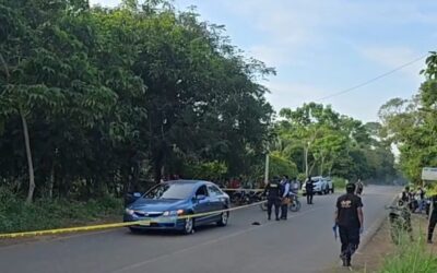 Hallan vehículo y motocicleta con posibles indicios de ataque armado en Champerico