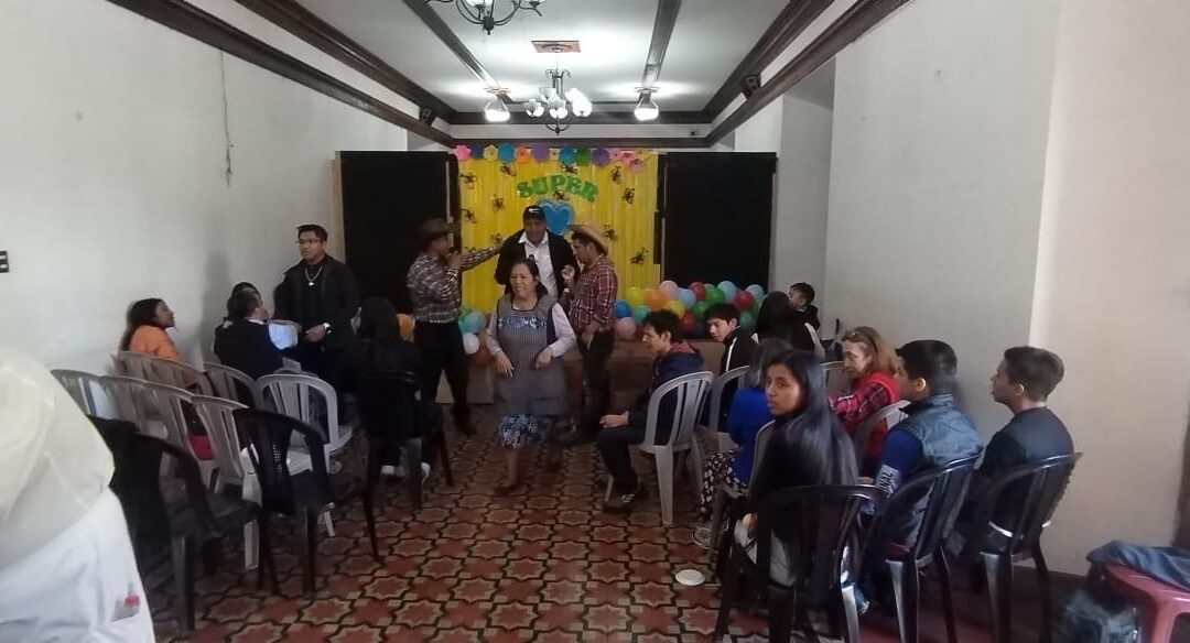 Proyecto Súperate realiza evento artístico y emprendedor para apoyar a personas con discapacidad en Xela