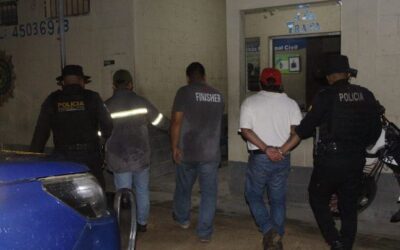 Capturan en cárcel de Petén a seis presuntos técnicos de telefonía  