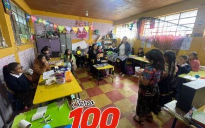 Niñas desarrollan actividad para promover la identidad cultural de Quetzaltenango