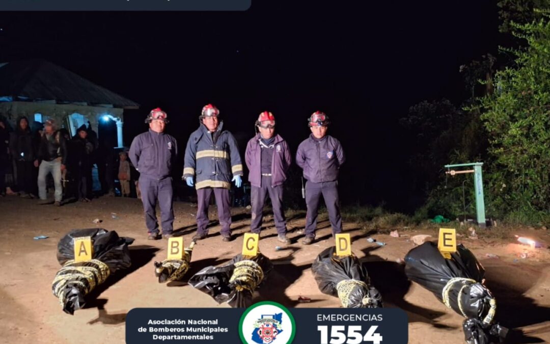 Cinco personas mueren en accidente de tránsito en San Juan Chamelco, Alta Verapaz