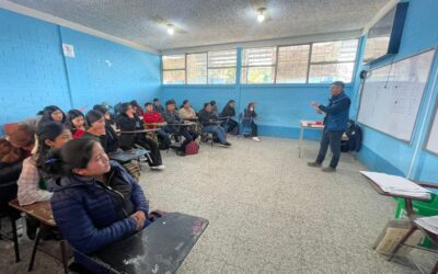 Escuela de Técnicos en Salud Rural entrega becas