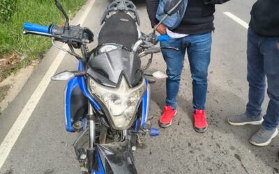 Sancionan a piloto de motocicleta por no portar casco