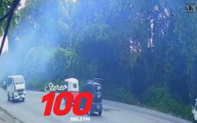 Graban choque entre mototaxi y picop en la ruta Cito Zarco