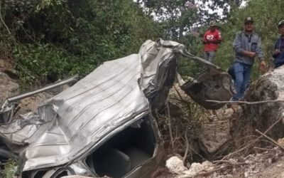 DGT: Microbús, que cayó a barranco, no tenía seguro obligatorio