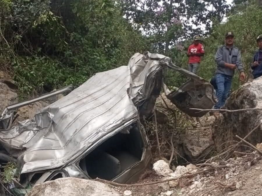 DGT: Microbús, que cayó a barranco, no tenía seguro obligatorio