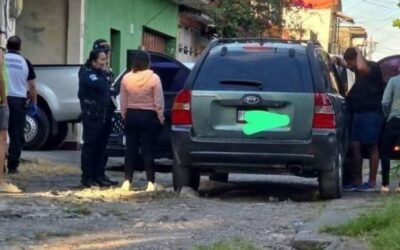 Localizan cadáveres de dos hombres en un vehículo en Mazatenango