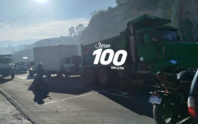 Dos heridos en colisión de dos camiones en autopista de Quetzaltenango