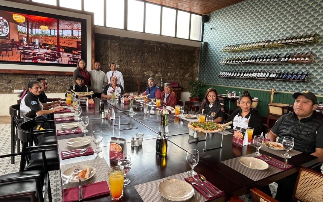 Restaurante agradece a Bomberos Voluntarios con almuerzo
