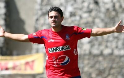 Órdenes de captura incluyen al exfutbolista Pedro Samayoa