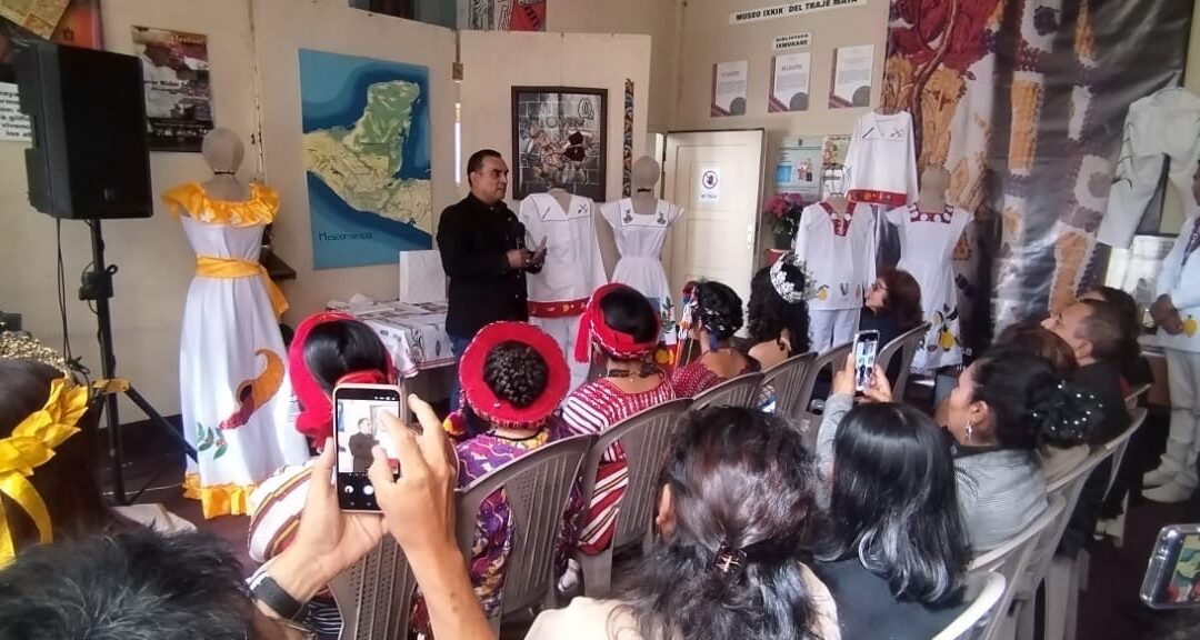 Museo Ixkik del Traje Maya recibe donación de indumentarias.