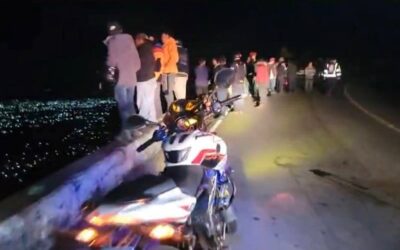 Vehículo cae a barranco en La Cumbre de Olintepeque