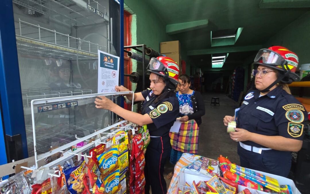 Bomberos de Olintepeque inician campaña de prevención en comercios que venden pirotecnia