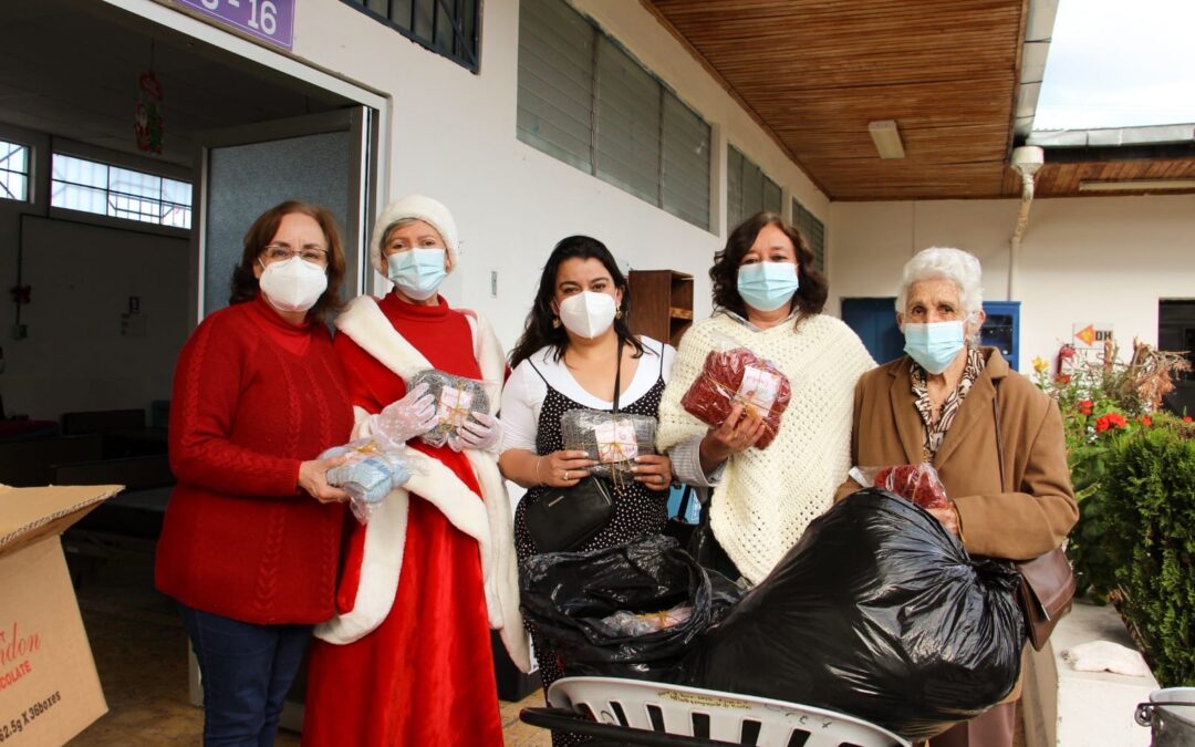 Mujeres Tejedoras Llevan Calor y Solidaridad al Hospital Rodolfo Robles.
