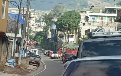 Paso cerrado en Zunil por desfile navideño