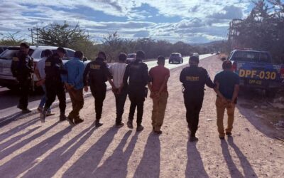 PNC captura, por diferentes delitos, a cinco pasajeros de un autobús