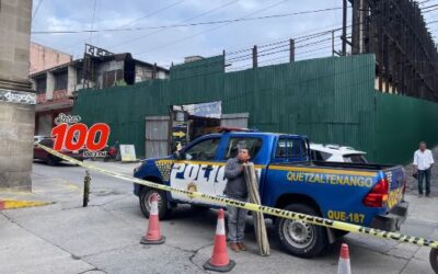 Hombre, quien subió a la parte alta de la Muni de Xela, fue detenido por alterar el orden público