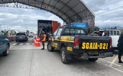 Incautan más de 40 libras de marihuana en furgón de paquetería