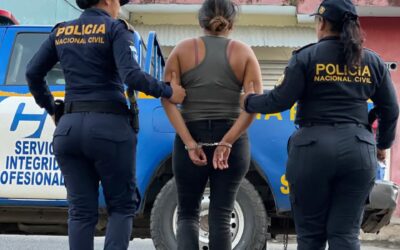 Arrestan a mujer quien este año intentó ingresar 13 chips, un celular y dinero a cárcel