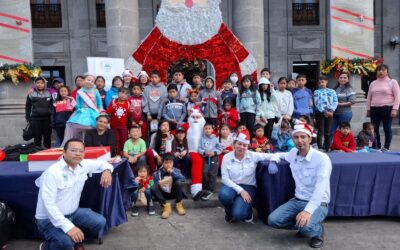 Niños y Niñas de Quetzaltenango Celebran sus Derechos en Colorida Caravana Navideña.