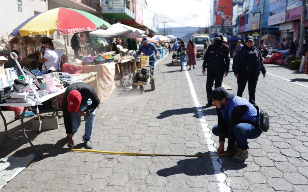 Quetzaltenango se prepara para las ventas navideñas en el Mercado La Democracia.