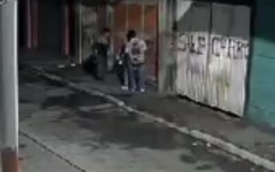 Sujetos intentan asaltar a indigente.