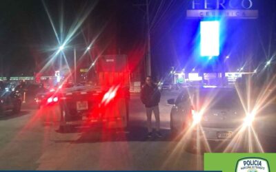Colisión vehicular provoca complicaciones en la 23 avenida y Periférico de la zona 7 de Quetzaltenango