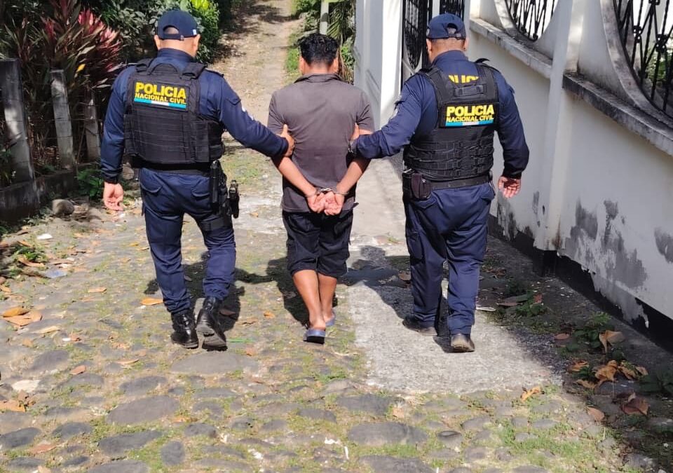 Capturan a presunto responsable de homicidio en Génova Costa Cuca