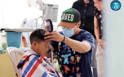Barberos brindan cortes de cabello gratuitos a pacientes del Hospital Departamental de Totonicapán