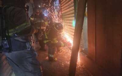 Incendio afecta más de 10 locales en el mercado La Terminal, zona 4 capitalina