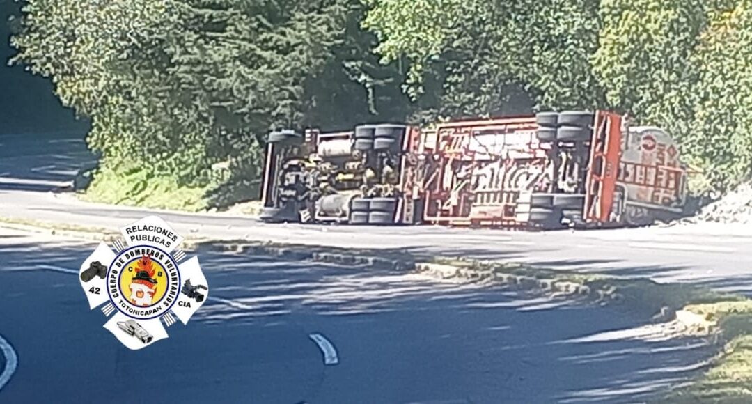 Pipa, que transporta combustible, vuelca en la ruta Interamericana
