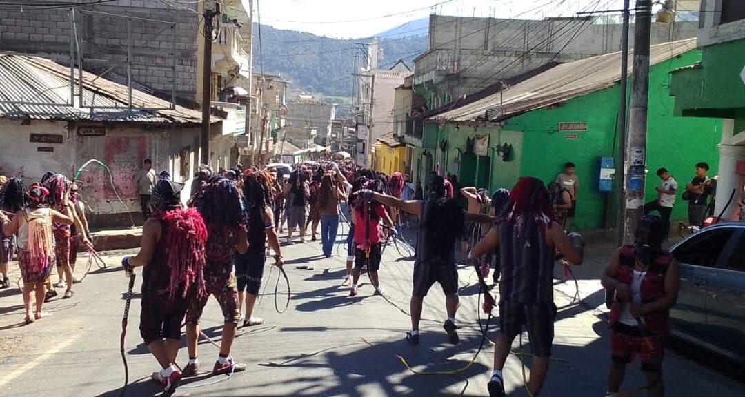 Tradición de los «Saleyudos» se vive cada 15 de enero en Almolonga