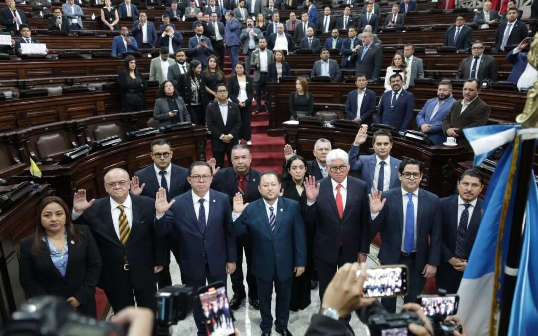 Congreso juramenta Comisión de Postulación para elección de magistrados del TSE