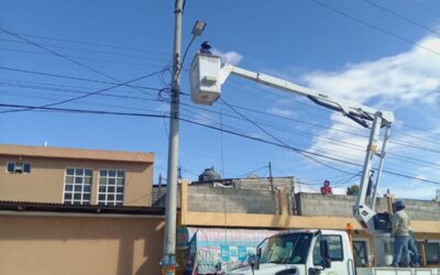 EEMQ cambia y repara lámparas en Quetzaltenango