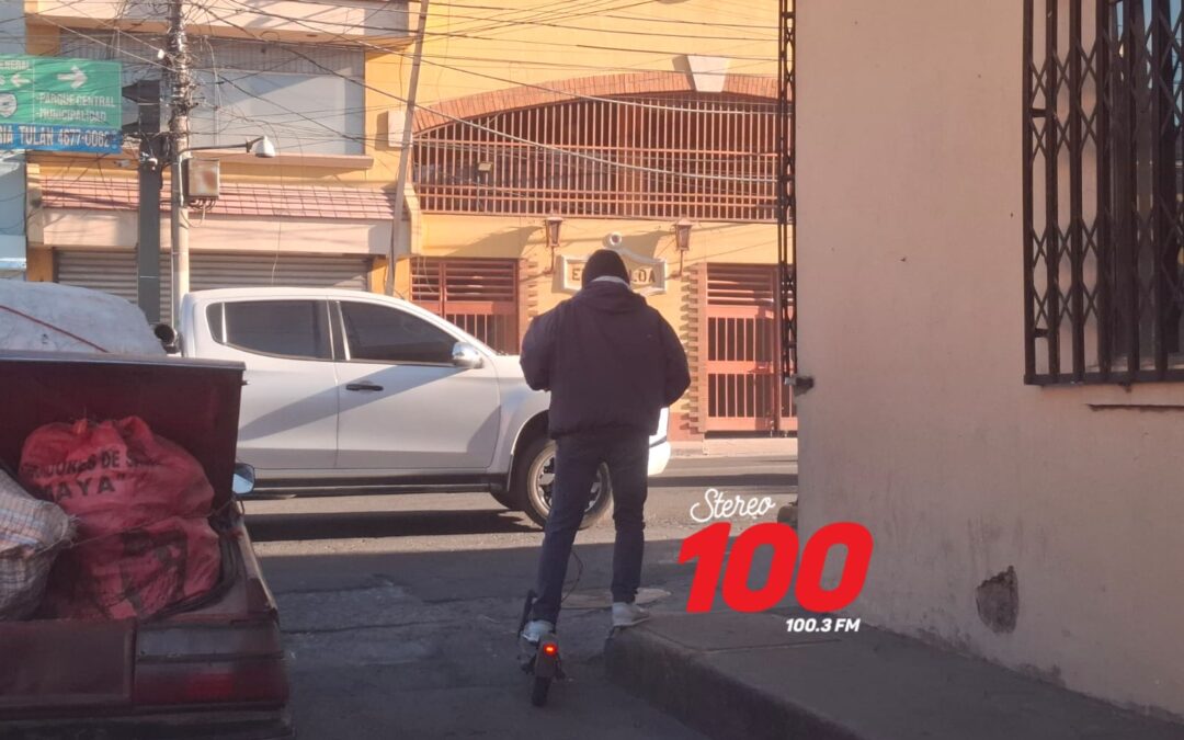 Vacíos legales complican control de monopatines eléctricos en Guatemala